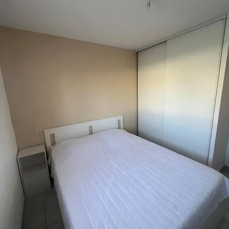 T2 Proche Plage, Parking Et Terrasse דירה